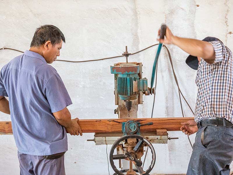 娄烦楼梯地板柜门的油漆修复-11